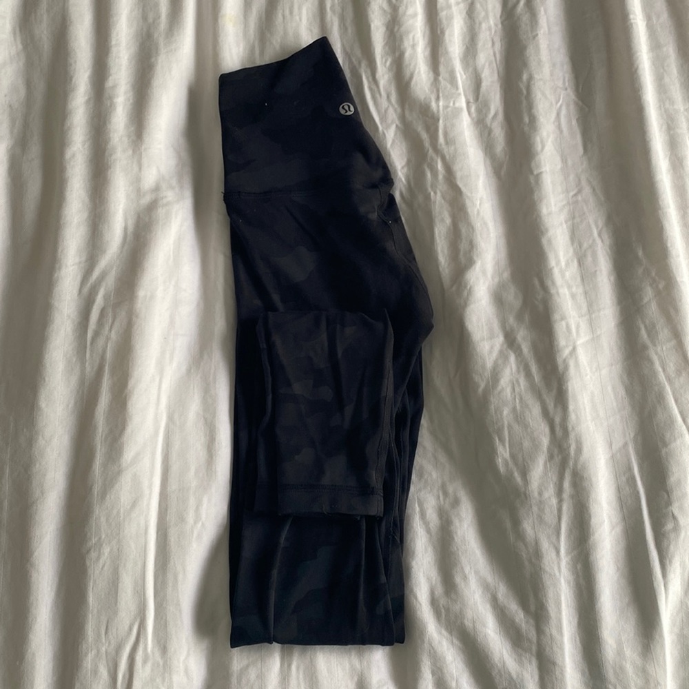NWOT Lululemon black camo leggings